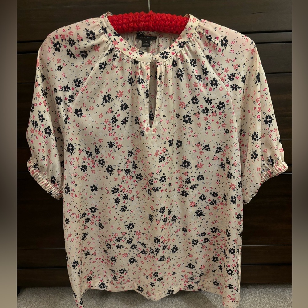 Women’s short sleeve floral blouse.  Cream with pink and black.